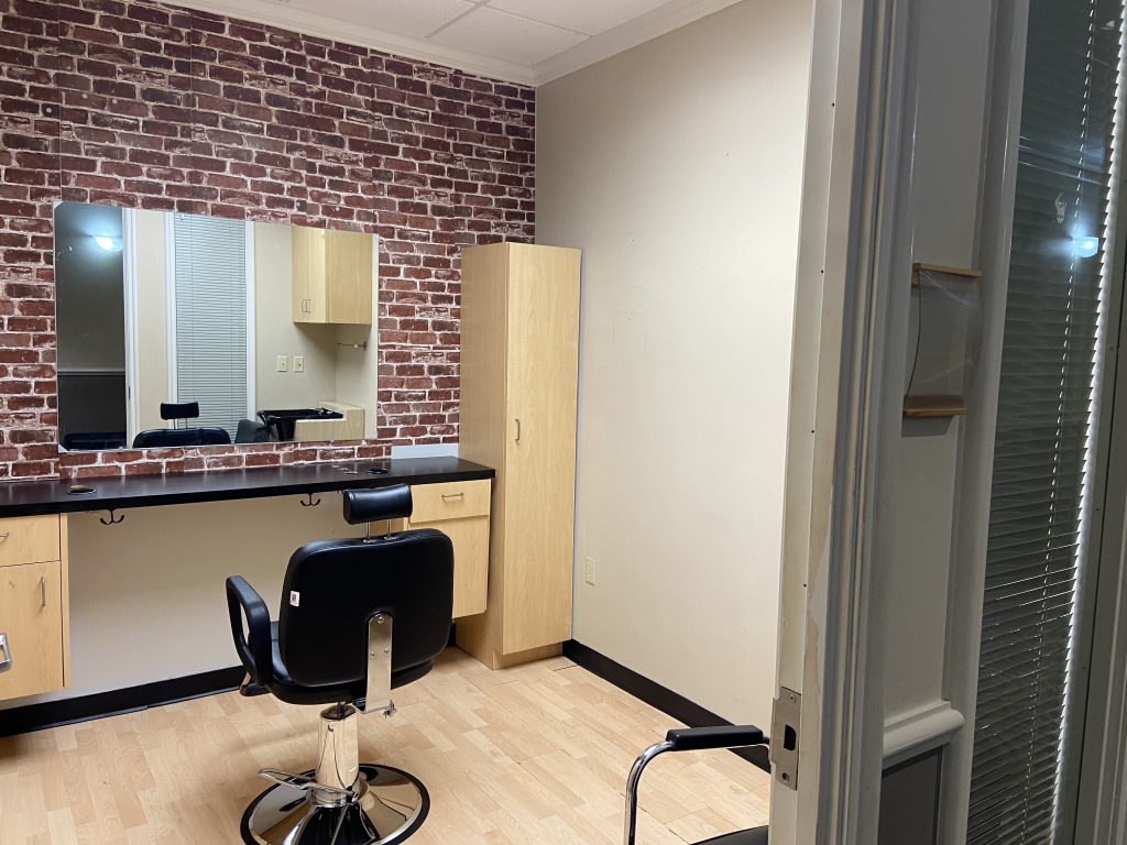 Hair stylist leasing, salon suite amenities, business startup, professional growth, Hurst salon suites, salon suites for rent in Hurst, rent a salon studio in Hurst, Hurst salon studios, hair salon suites in Hurst. 