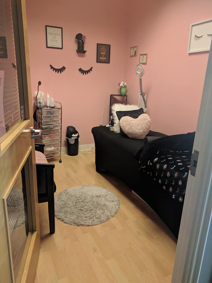 Salon Suites of HEB is the top rated salon suites in Hurst. Offering beauty professionals the best Hurst salon studio to run their individual beauty business. Hair stylists, estheticians, massage therapists, and more can find the perfect home for their business at our Hurst salon suites. Salon suites in Hurst, Hurst salon suites for rent, salon studios for rent in Hurst, Hurst salon for rent. budget salon design, salon atmosphere creation, client experience enhancement, Hurst upscale salon