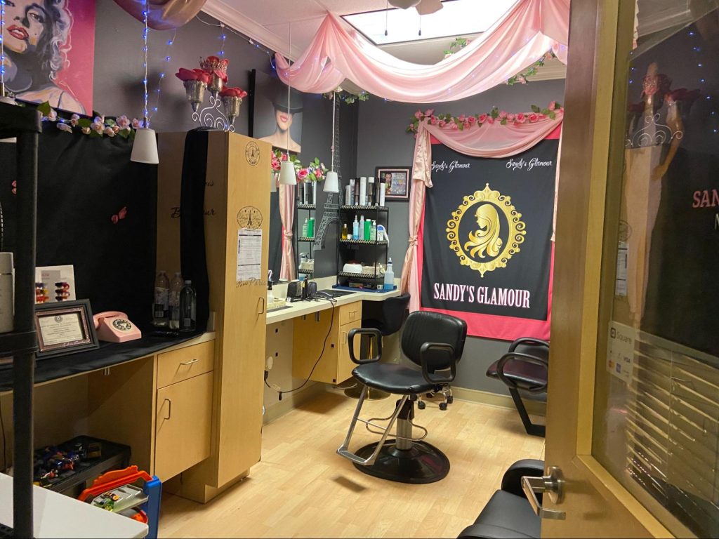 Salon Suites of HEB is the top rated salon suites in Hurst. Offering beauty professionals the best Hurst salon studio to run their individual beauty business. Hair stylists, estheticians, massage therapists, and more can find the perfect home for their business at our Hurst salon suites. Salon suites in Hurst, Hurst salon suites for rent, salon studios for rent in Hurst, Hurst salon for rent. budget salon design, salon atmosphere creation, client experience enhancement, Hurst upscale salon