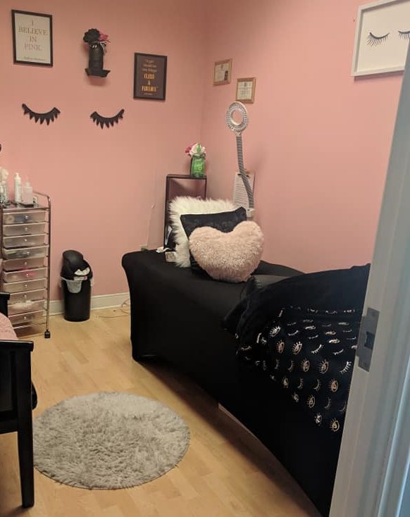 Spa vs Private suite for Estheticians business ownership in Hurst. Hurst esthetician opportunities for better beauty profit retention at a private salon suite at Salon Suites of HEB in Hurst, Texas. Hair salon suites near me, salon suites, salon suites for rent, salon suites near me